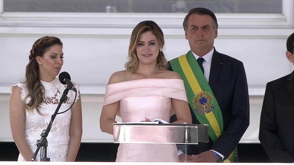 michelle bolsonaro libras 1024x576 - Michelle Bolsonaro, a primeira-dama, QUEBRA protocolo discursando em LIBRAS- Governo Bolsonaro