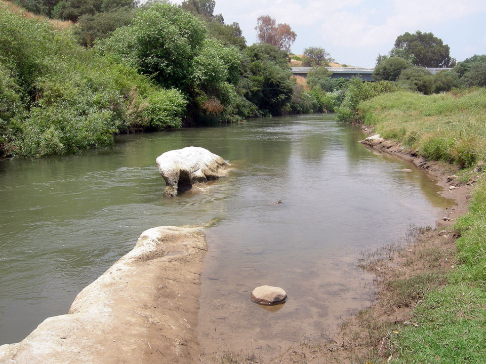 rio jordão - A Cura de um Jovem Possesso – Jesus ensina sobre a Fé de um Grão de Mostarda [Mateus 17.14-20]